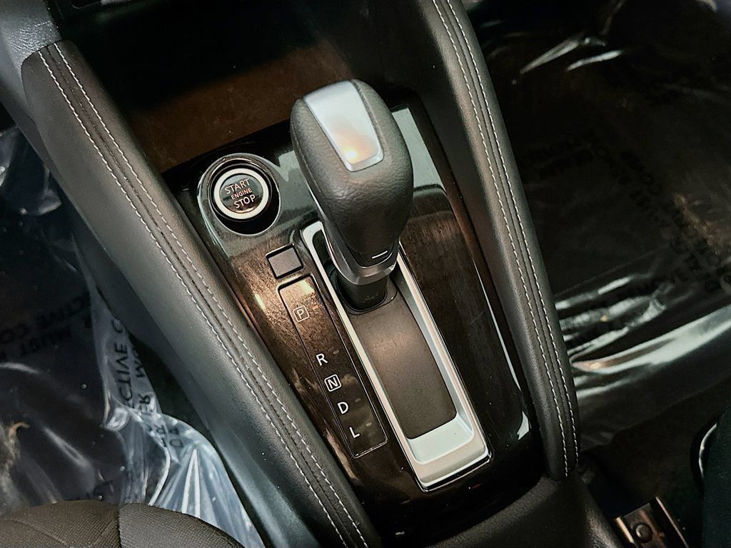 Used 2019 Nissan Kicks SV FWD image 22
