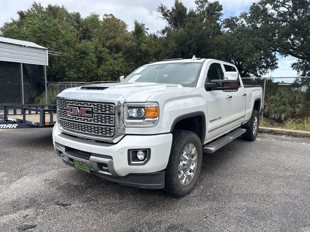Used 2019 GMC Sierra 2500 Denali w/ Duramax Plus Package AWD/4WD image 3