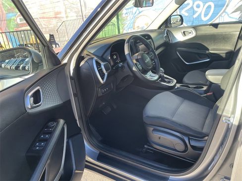 Used 2023 Kia Soul LX image 14