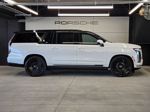 Used 2025 Cadillac Escalade ESV Sport Platinum AWD/4WD image 29