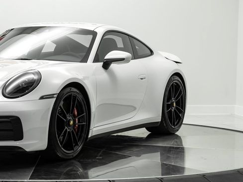 Used 2024 Porsche 911 Carrera GTS RWD image 3