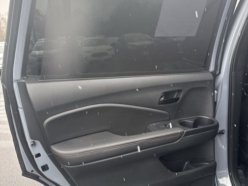 Used 2025 Honda Passport Black Edition image 9