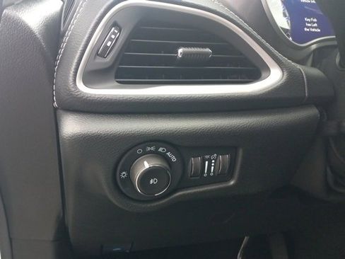 New 2025 Chrysler Pacifica Select image 33