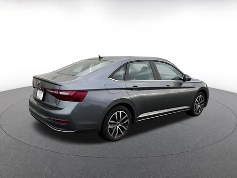 Used 2025 Volkswagen Jetta SE image 12