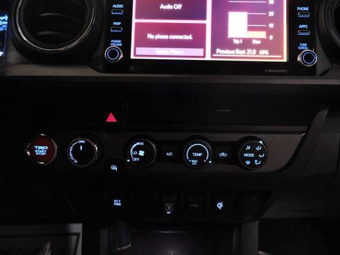 Used 2020 Toyota Tacoma TRD Sport image 28