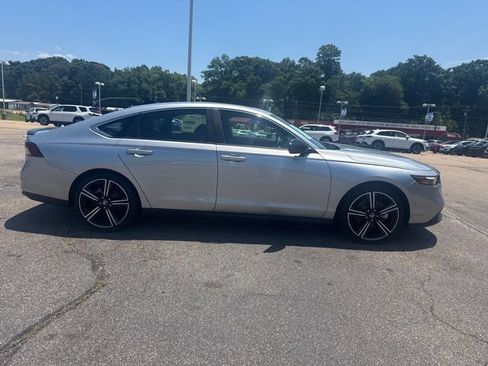 Used 2025 Honda Accord Sport image 10