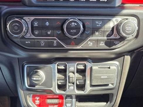 Used 2021 Jeep Gladiator Rubicon AWD/4WD image 21