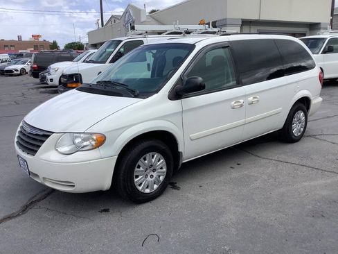Used 2006 Chrysler Town & Country LX w/ Popular Equipment Group II FWD image 12