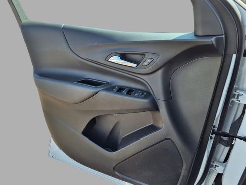Used 2023 Chevrolet Equinox LT image 19