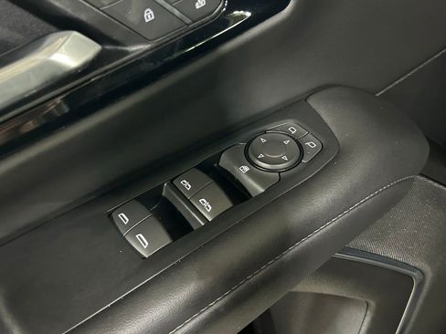 Used 2025 Chevrolet Suburban LT image 58