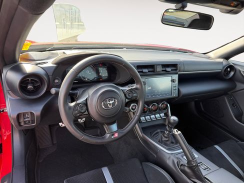 Used 2024 Toyota GR86 Premium w/ Performance Package image 15