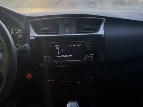 Used 2017 Nissan Sentra SV image 9
