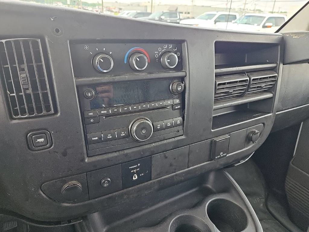 Used 2015 Chevrolet Express 2500 RWD image 17