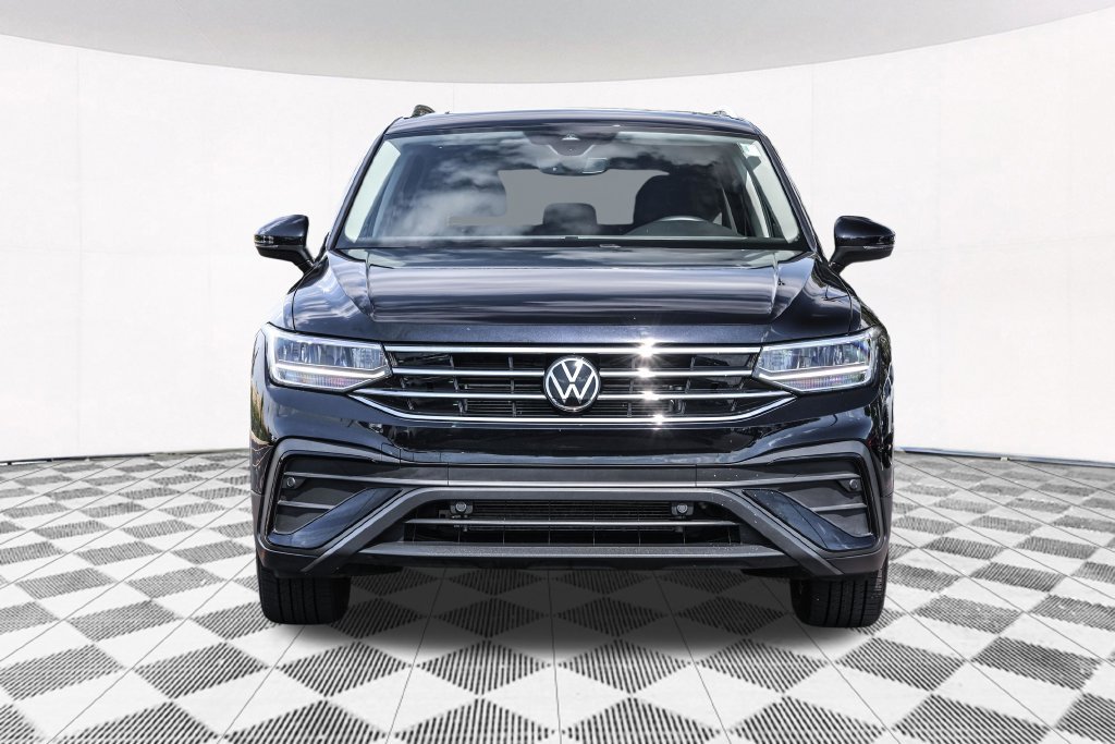 Used 2023 Volkswagen Tiguan SE w/ Panoramic Sunroof Package AWD/4WD image 10