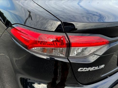 Used 2025 Toyota Corolla LE FWD image 28