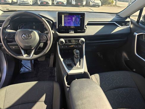 Used 2025 Toyota RAV4 XLE image 20