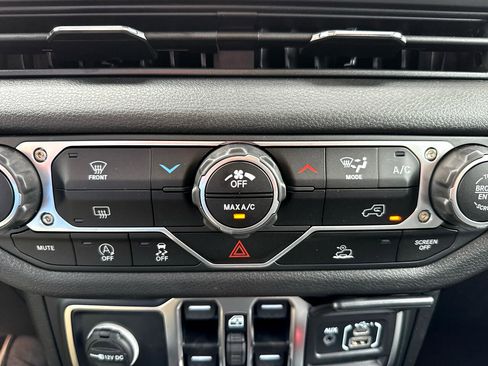 New 2025 Jeep Wrangler Unlimited Sport image 28