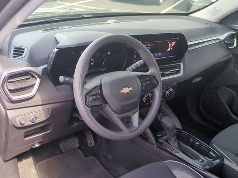 Used 2025 Chevrolet TrailBlazer LT AWD/4WD image 13