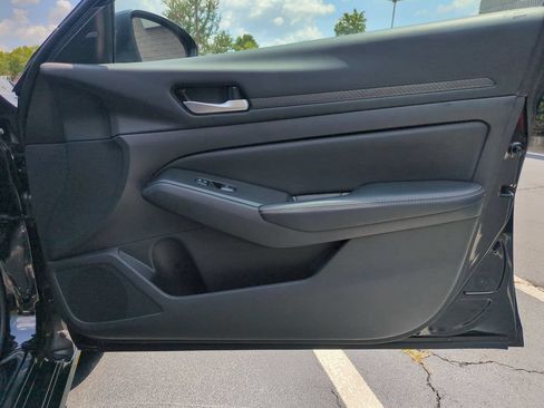 Used 2025 Nissan Altima 2.5 SV FWD image 32