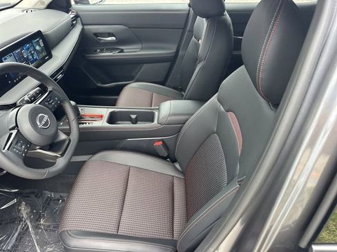 Used 2026 Nissan Kicks SR w/ Cold Weather Package FWD image 17