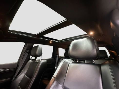 Used 2018 Jeep Grand Cherokee Limited w/ Luxury Group II image 24