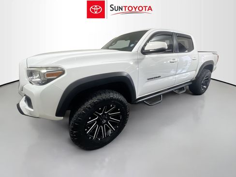 Used 2017 Toyota Tacoma TRD Off-Road w/ Tow Package RWD image 9