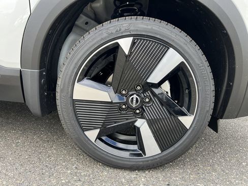 New 2025 Nissan Kicks SR w/ SR Premium Package image 11