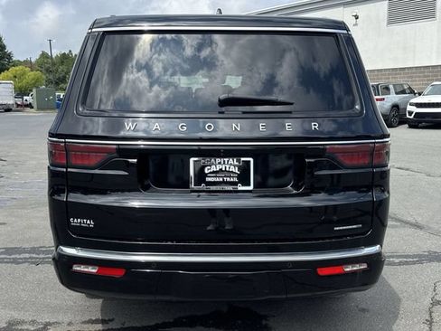 Used 2024 Jeep Wagoneer Series II w/ Flexible Seating Group AWD/4WD image 12