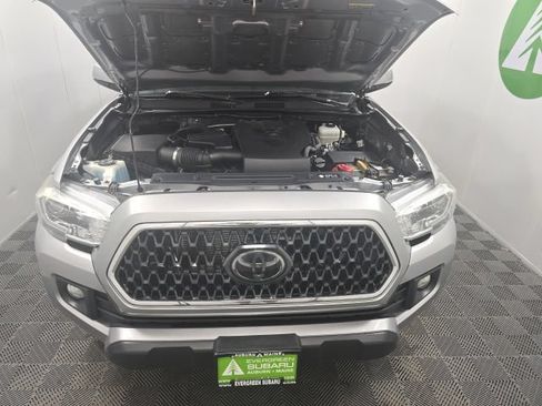 Used 2018 Toyota Tacoma TRD Off-Road w/ Technology Package AWD/4WD image 11