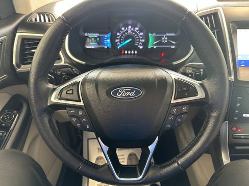 Used 2020 Ford Edge Titanium image 23