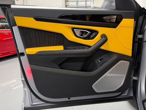 Used 2022 Lamborghini Urus AWD/4WD image 39