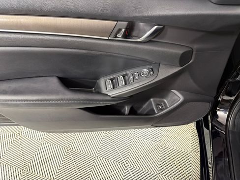 Used 2018 Honda Accord LX image 8
