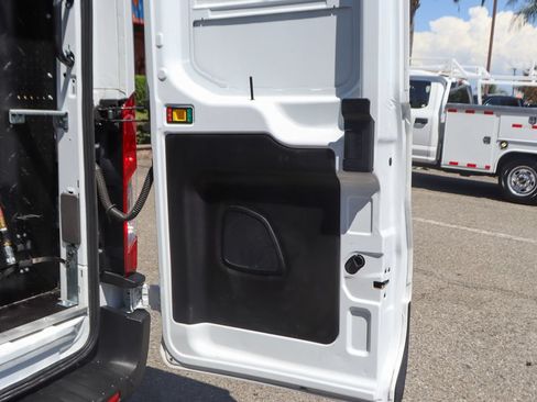 Used 2022 Ford E-Transit Medium Roof RWD image 9