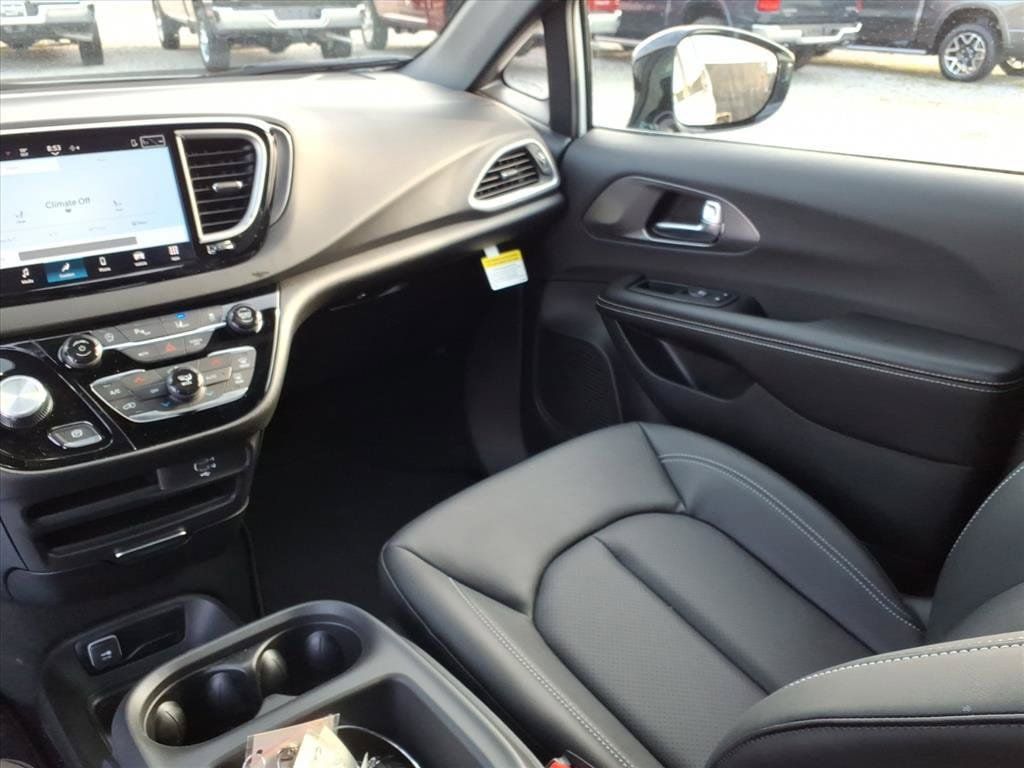 New 2026 Chrysler Voyager LX FWD image 8