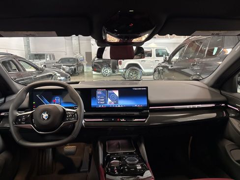 Used 2025 BMW 530i RWD image 16