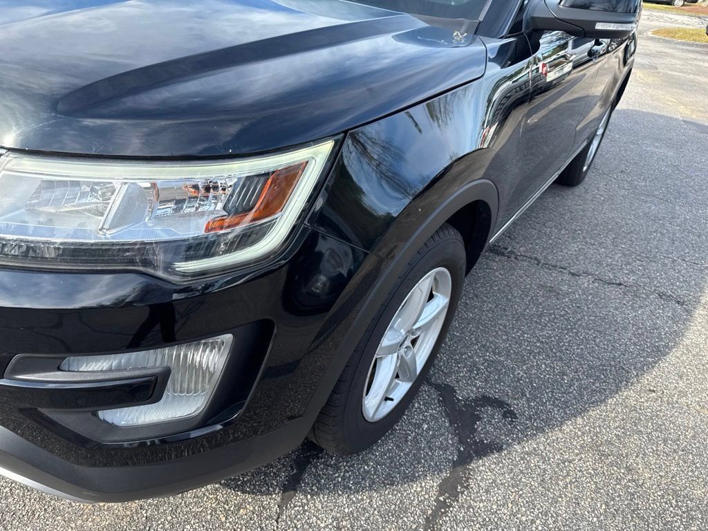 Used 2017 Ford Explorer XLT AWD/4WD image 18