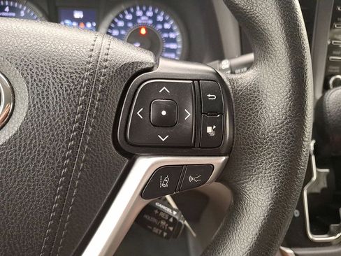 Used 2020 Toyota Sienna L FWD image 18