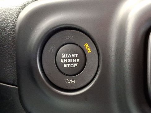 Used 2020 Jeep Wrangler Unlimited Sahara image 25