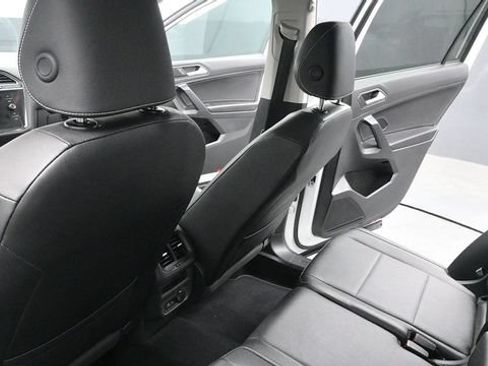 Used 2021 Volkswagen Tiguan SE w/ Panoramic Sunroof Package AWD/4WD image 21