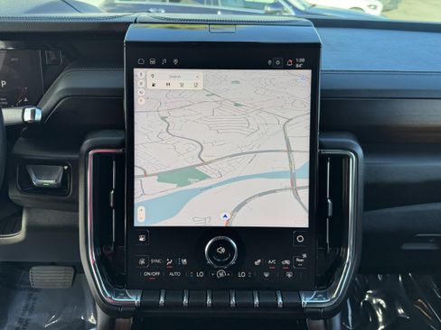 Used 2025 GMC Yukon XL Denali image 27