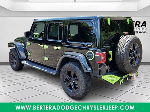 Used 2021 Jeep Wrangler Unlimited Sahara AWD/4WD image 4