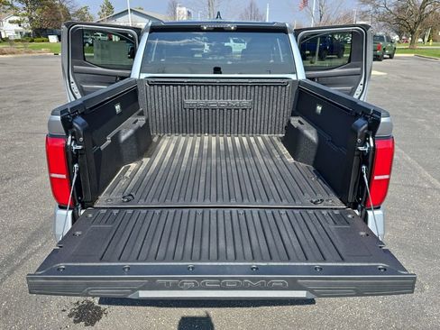 Used 2025 Toyota Tacoma SR5 AWD/4WD image 14