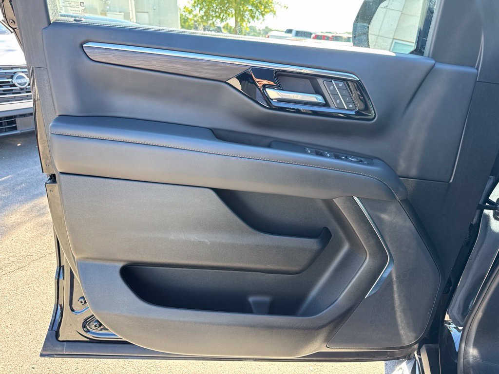 Used 2025 Chevrolet Tahoe LT AWD/4WD image 9