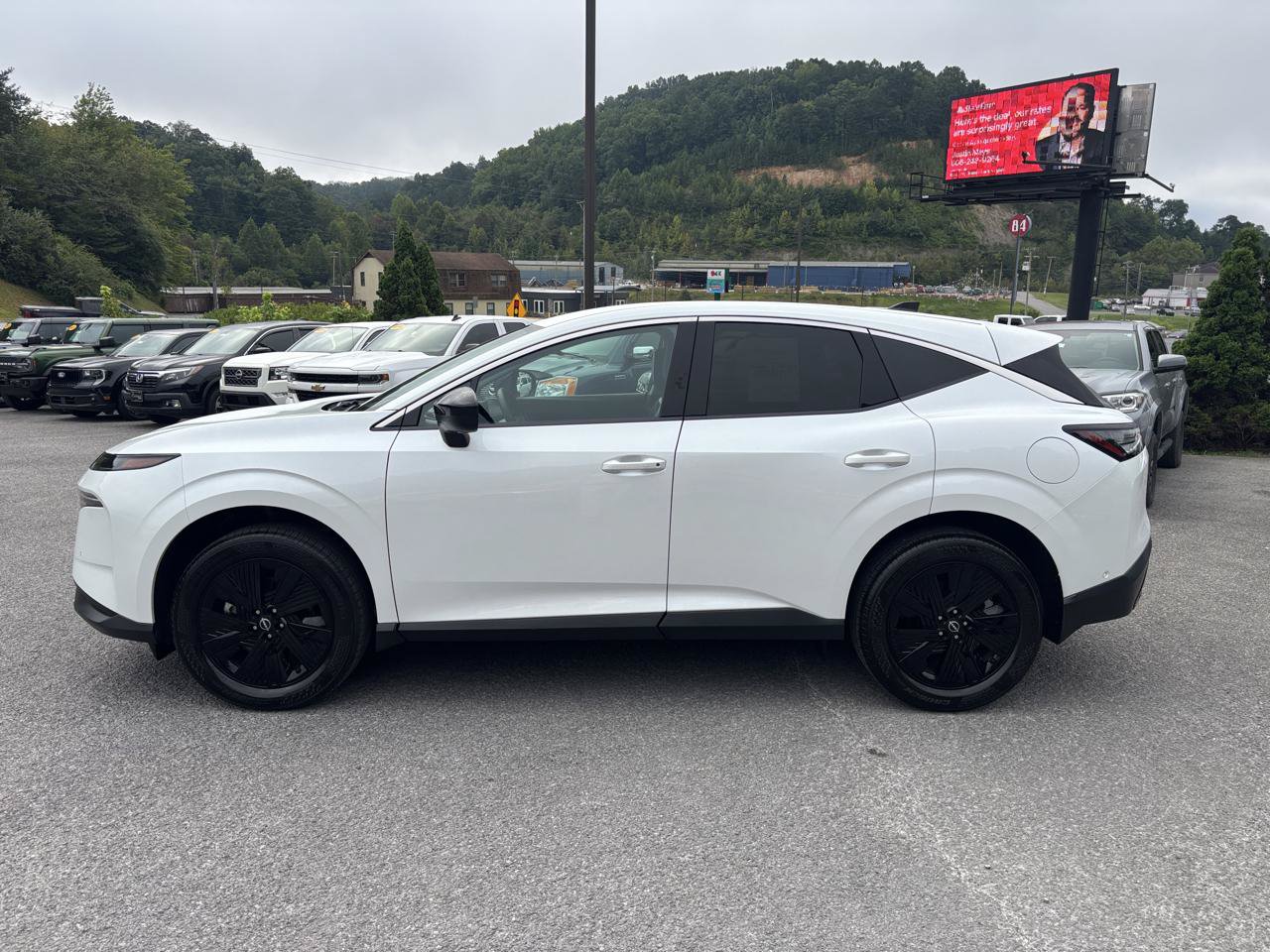 Used 2025 Nissan Murano SV AWD/4WD image 2