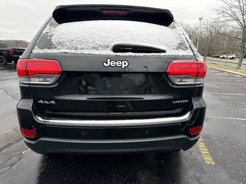 Used 2019 Jeep Grand Cherokee Laredo image 4
