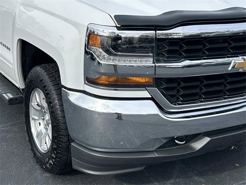 Used 2018 Chevrolet Silverado 1500 LT w/ Trailering Package image 10