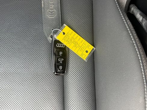 Used 2021 Audi Q8 Prestige w/ Prestige Package image 34