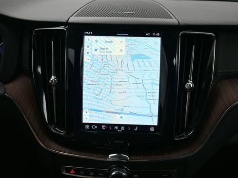 Used 2023 Volvo XC60 B6 Ultimate w/ Protection Package Premier image 15