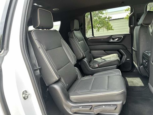 Used 2023 Chevrolet Suburban Premier AWD/4WD image 18