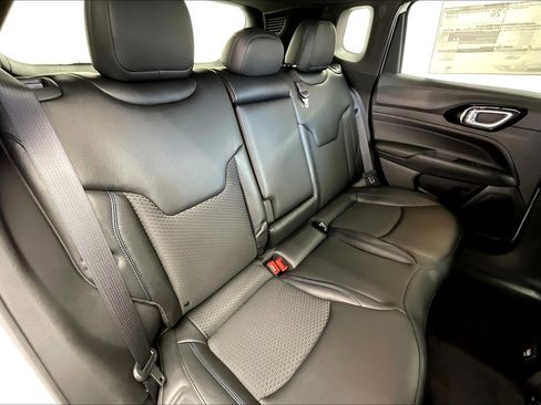 New 2026 Jeep Compass Latitude image 10